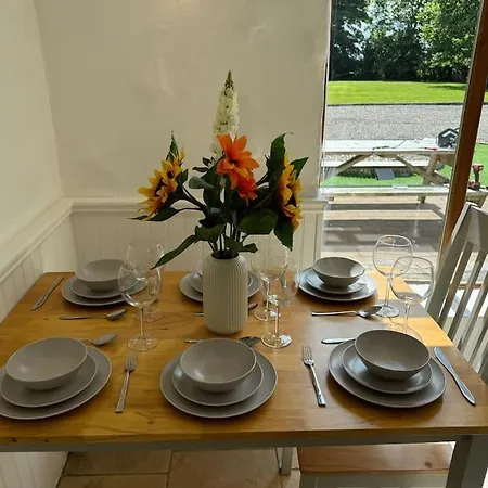 7 Person With Hot Tub Casa vacanze Blackwater