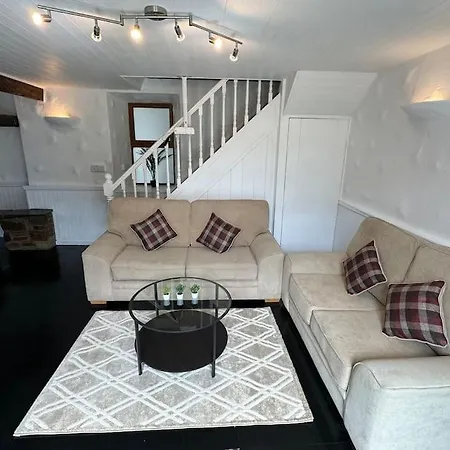 7 Person With Hot Tub * Blackwater