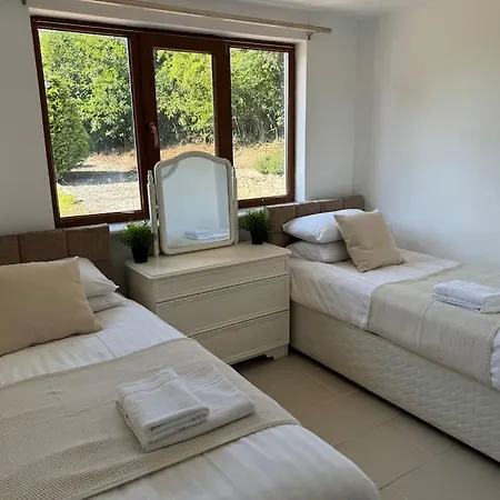 7 Person With Hot Tub * Blackwater