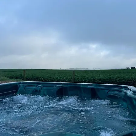 7 Person With Hot Tub * Blackwater