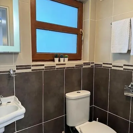 7 Person With Hot Tub * Blackwater