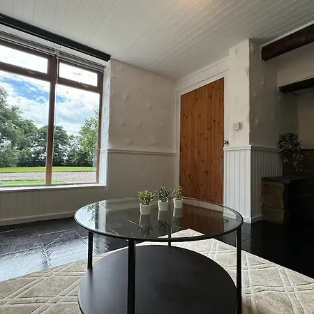 7 Person With Hot Tub Casa vacanze Blackwater