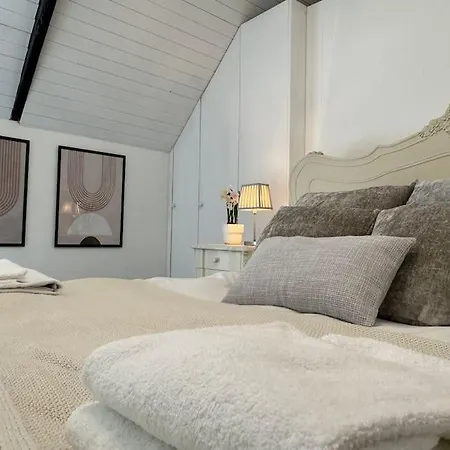 7 Person With Hot Tub * Blackwater