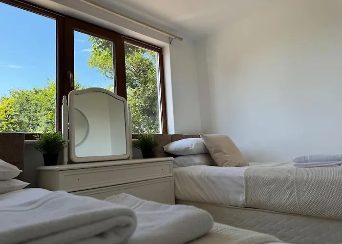 7 Person With Hot Tub Nyaraló *