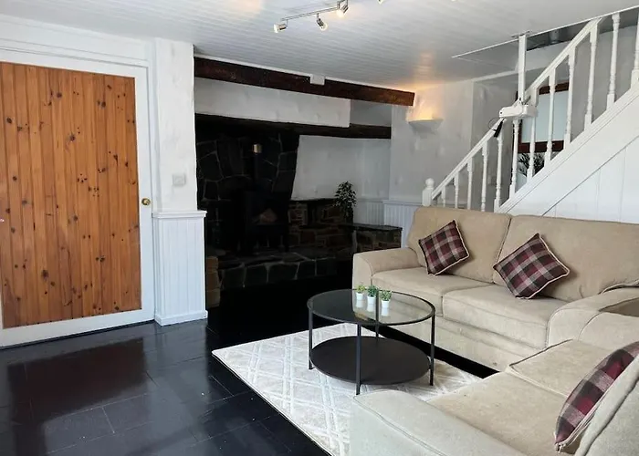 7 Person With Hot Tub * Blackwater