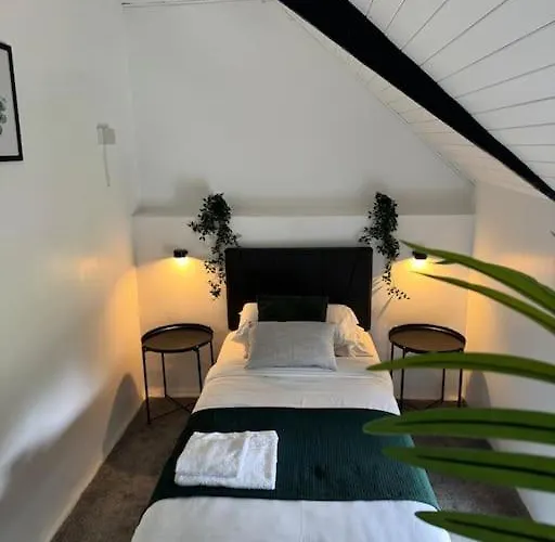 Nyaraló 7 Person With Hot Tub Blackwater