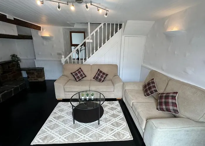 7 Person With Hot Tub * Blackwater