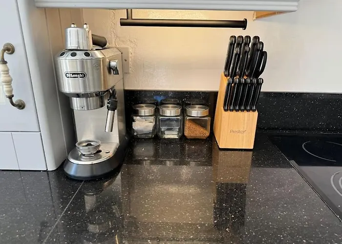 Nyaraló 7 Person With Hot Tub Blackwater