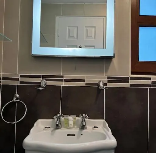 Nyaraló 7 Person With Hot Tub Blackwater