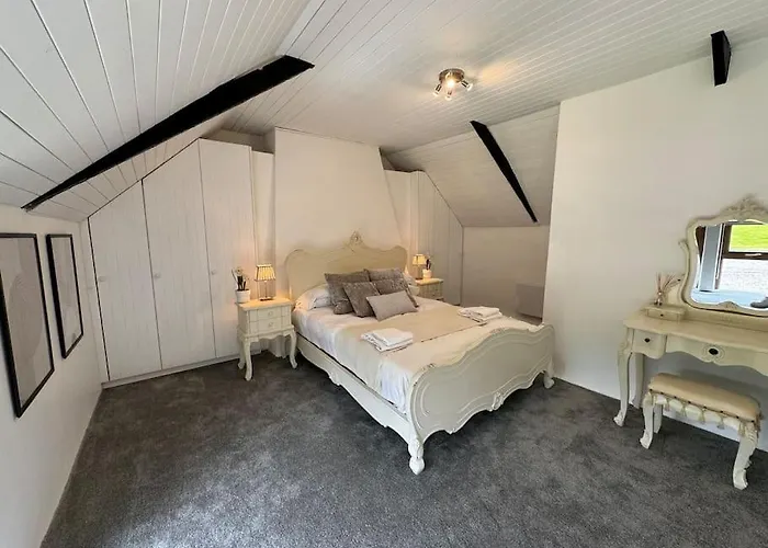 7 Person With Hot Tub Nyaraló