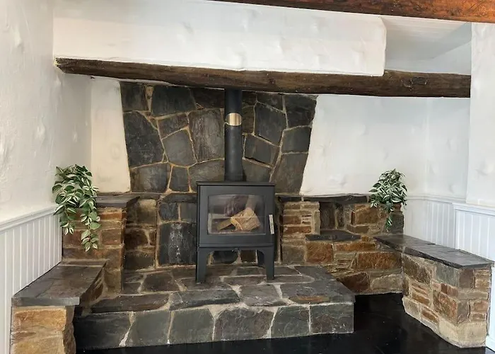 7 Person With Hot Tub * Blackwater