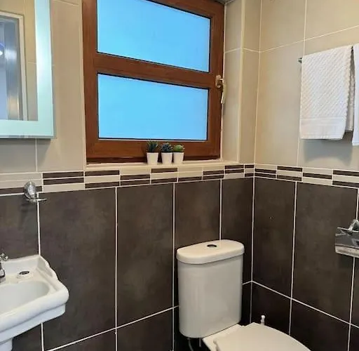 7 Person With Hot Tub * Blackwater