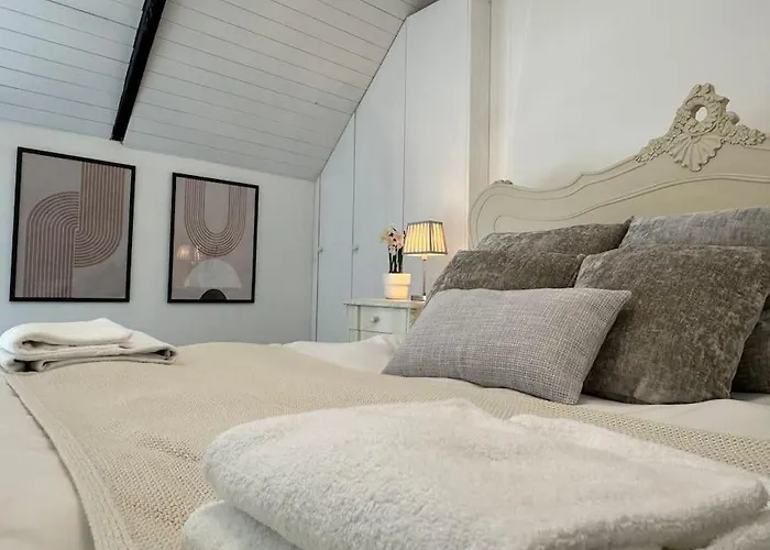 7 Person With Hot Tub * Blackwater